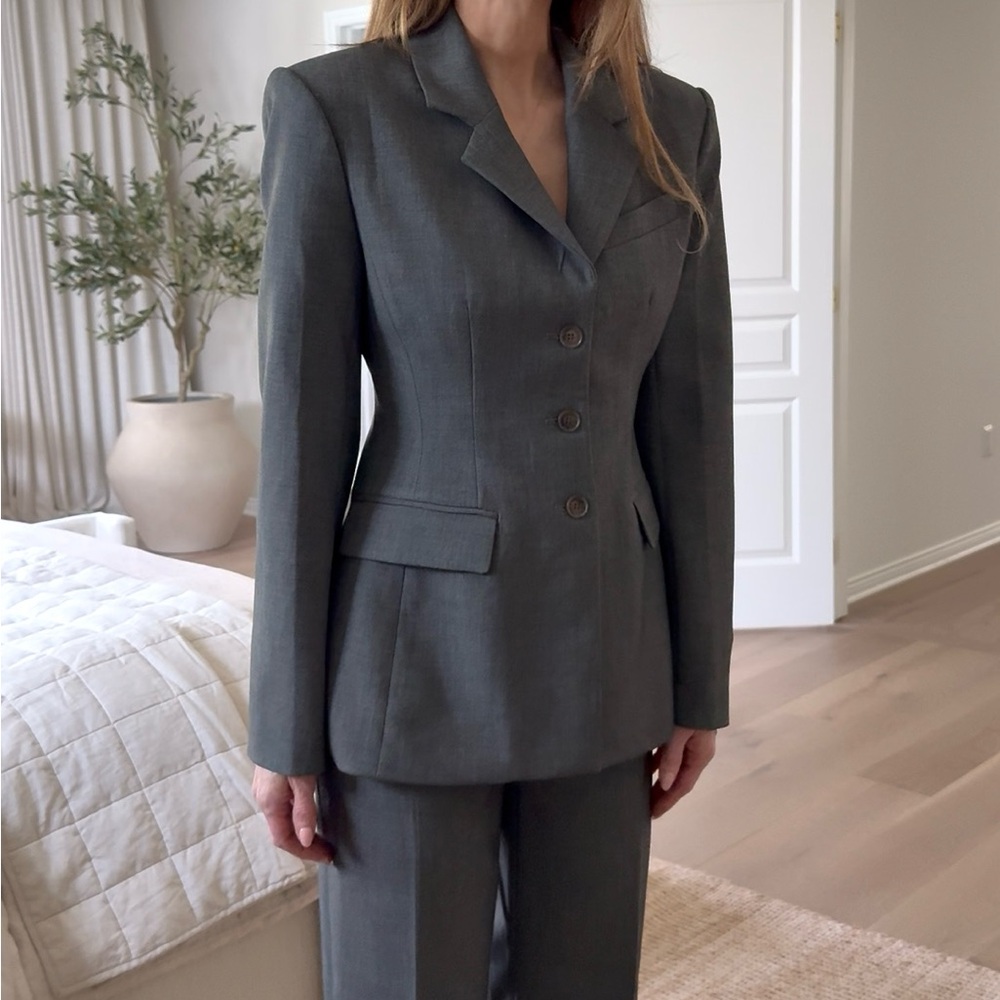 Aritzia Standout Blazer Reesential